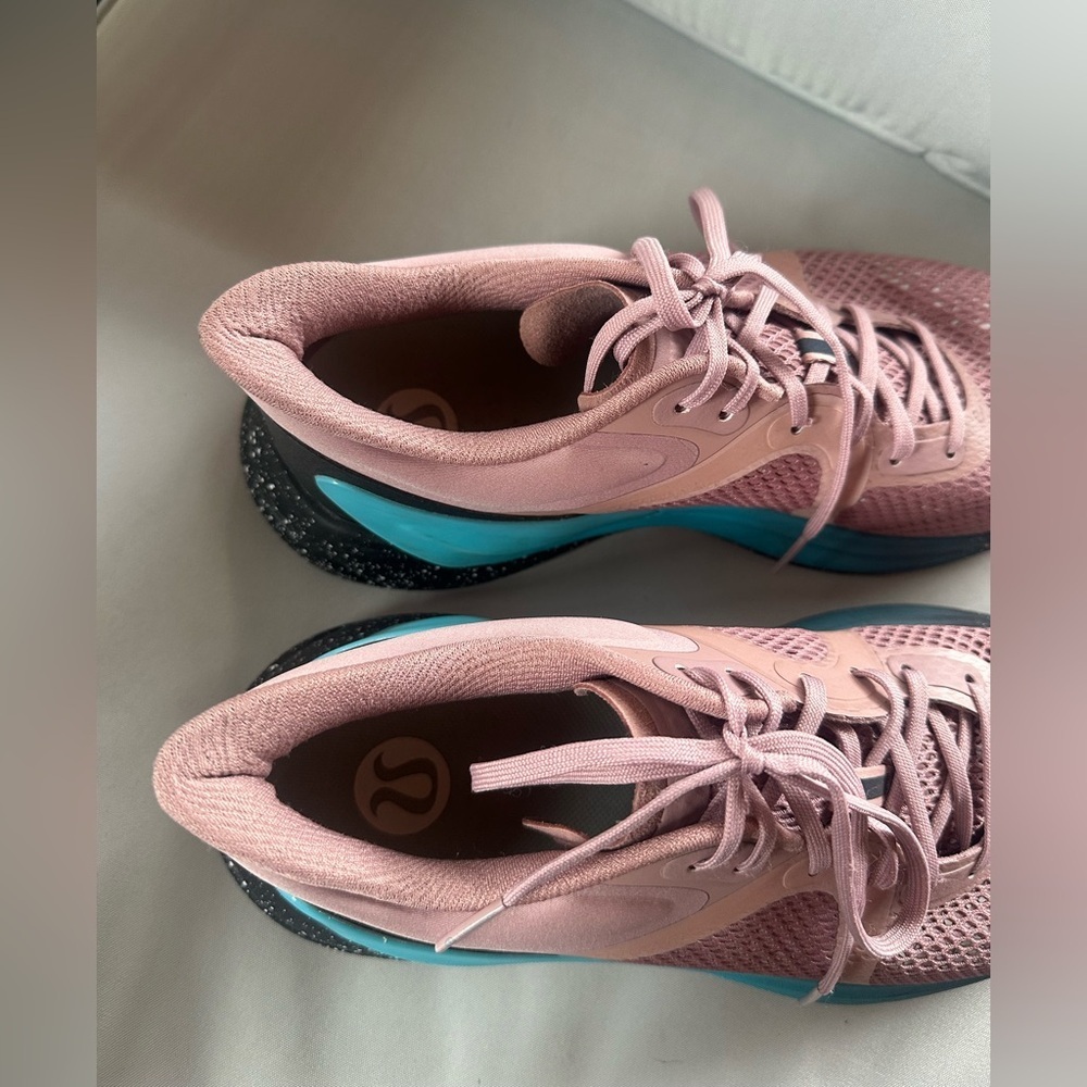 LULULEMON SNEAKERS NWOT - Picture 4 of 7